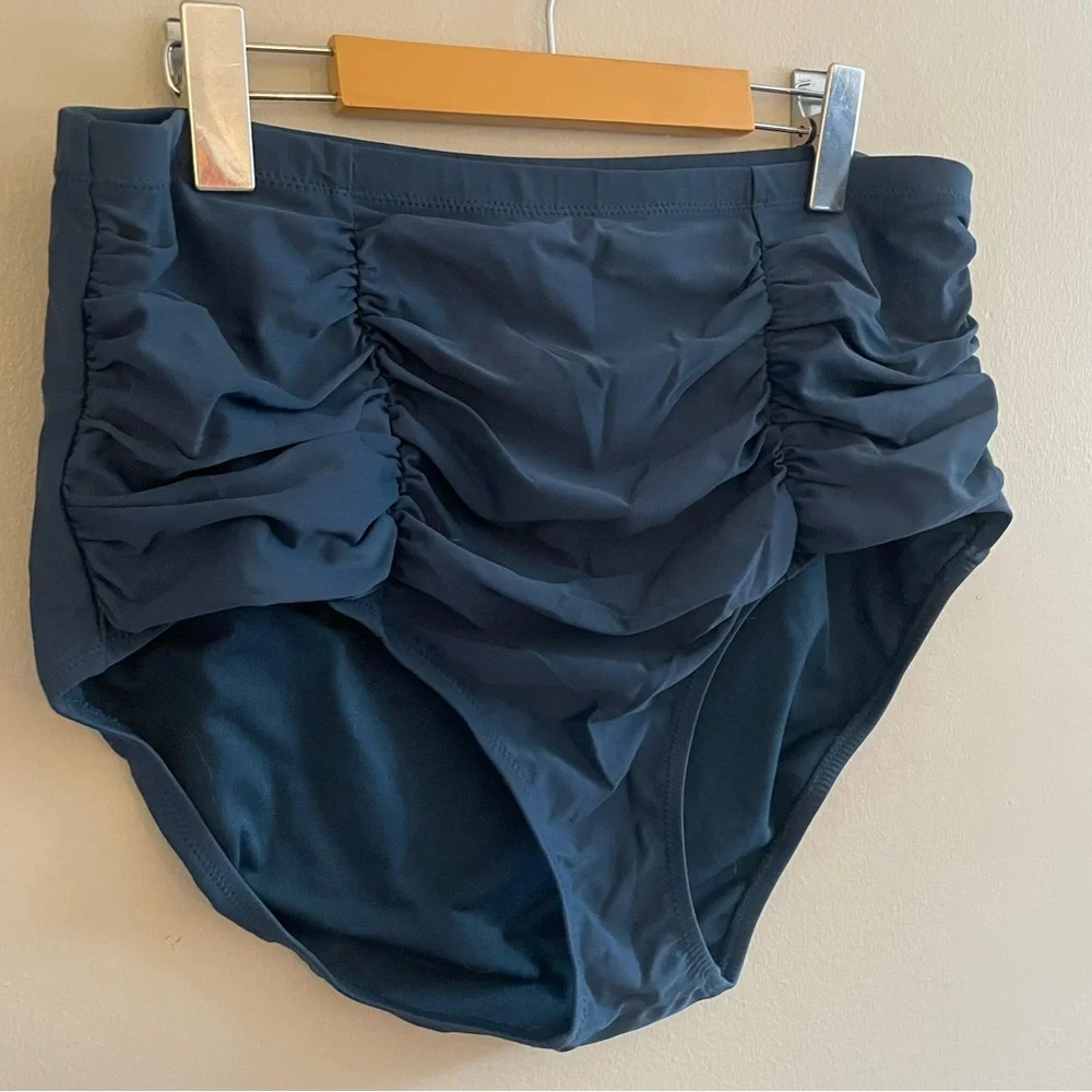 Raisins High-Waisted Ruched Bikini Bottom – Navy Plus Size 20 EUC - Picture 3 of 16